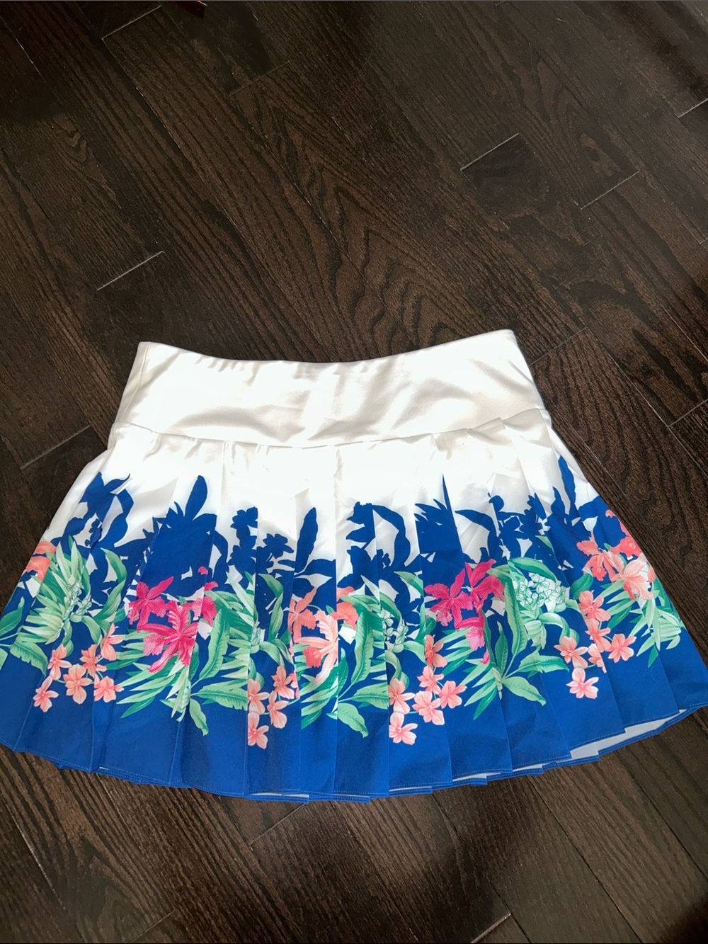 White and Blue Floral Pleated Tennis skort size small 🌺